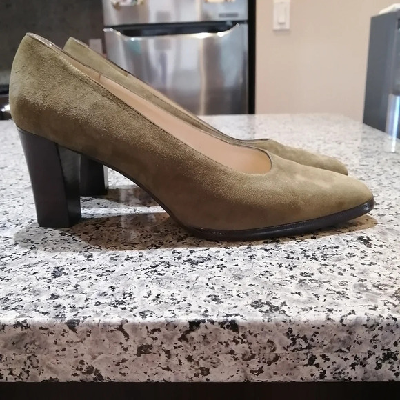 Bruno Magli Suede Italian Vero Cuoio Olive Green Wooden Block Heel Pumps Size 9 - Picture 4 of 16